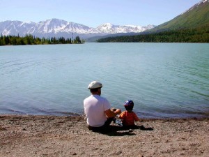 Fathers_day_father_with_kid_on_lake-570x398